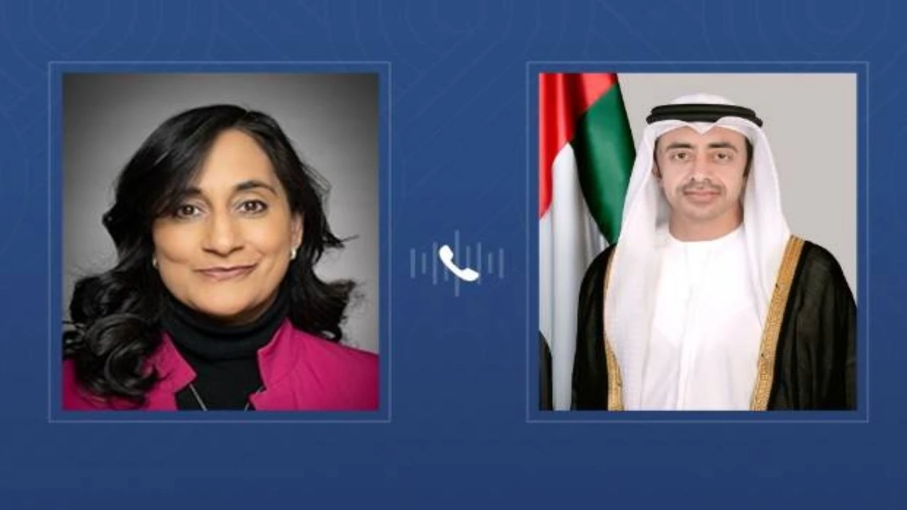 عبدالله بن زايد يبحث هاتفياً مع وزيرة خارجية كندا تعزيز العلاقات الإقليمية